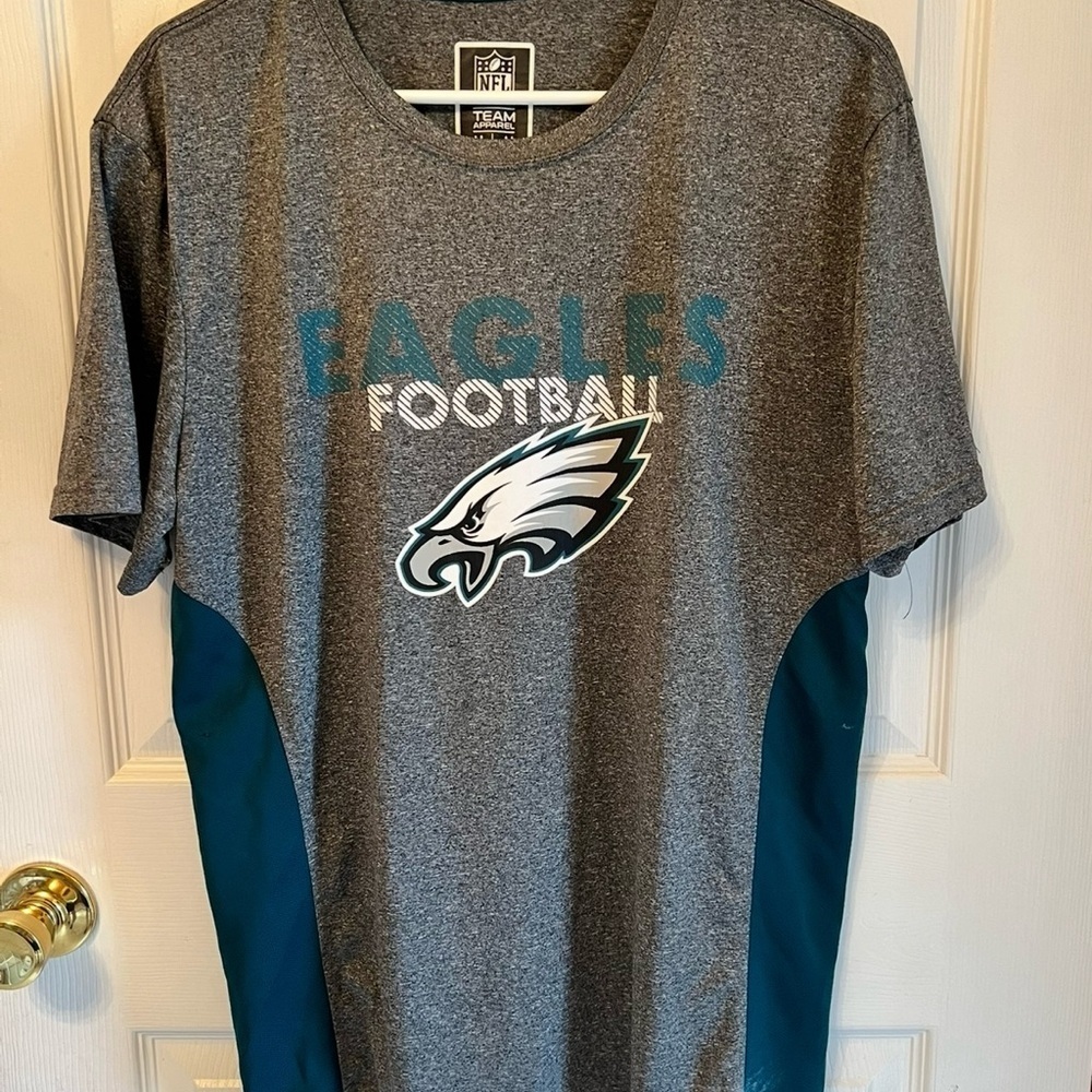 NFL Men's Philadelphia EAGLES
Logo Jersey Tee, Short Sleeve  T-Shirt Size Large